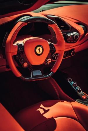 Ali preprodaja vozil Ferrari Testarossa in njihovih nadomestnih delov pomeni resnično in dejansko uporabo (»genuine use«) znamke Testarossa ?