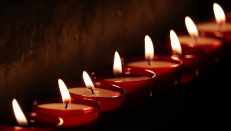 SODNA PRAKSA: Kdo krije stroške transporta nagrobnih sveč? VSRS Sodba III Ips 39/2019